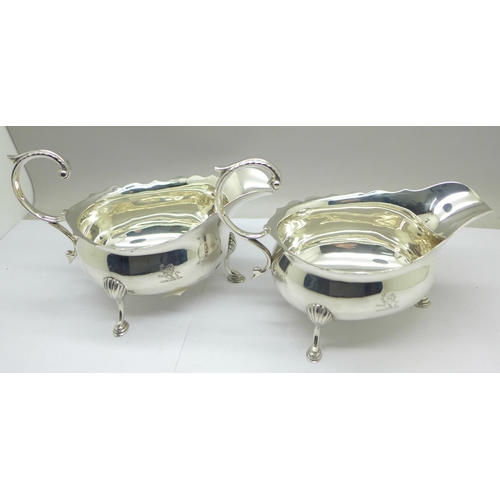 862 - Two similar silver sauce boats, both marked Harrods, London S.W., and both hallmarked London 1914, 2... 