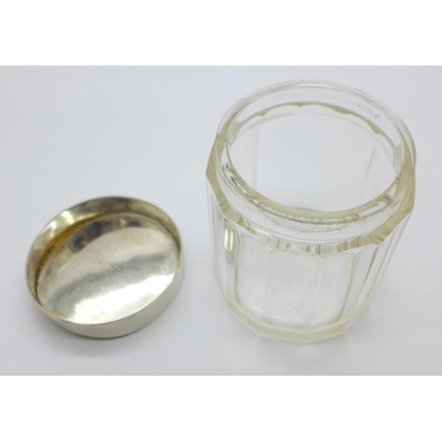 864 - A silver topped glass jar, weight of lid 26g