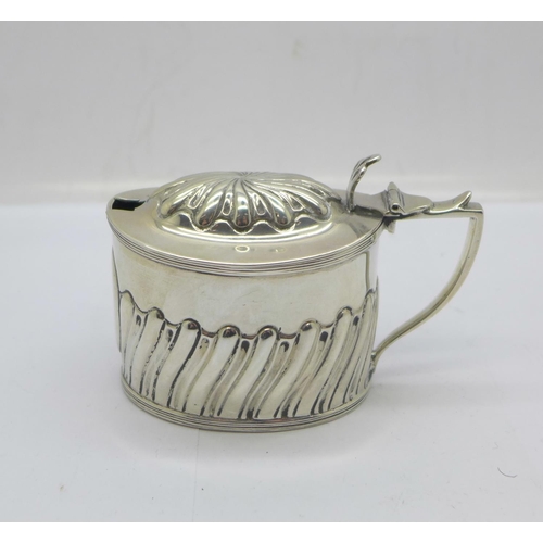 871 - A late Victorian silver mustard, Birmingham 1897, weight without liner 74g, liner a/f