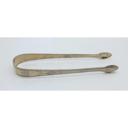 880 - A pair of Georgian silver bright-cut sugar tongs, circa 1790, 28g