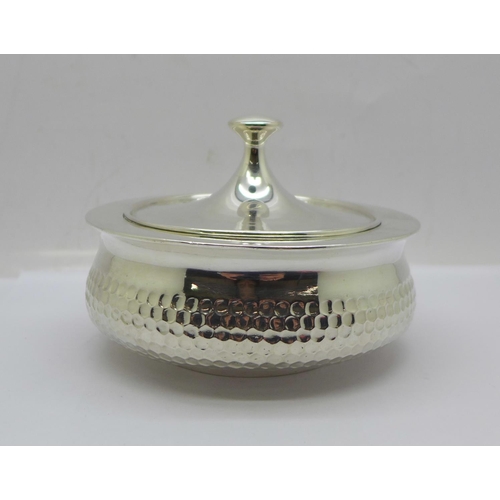 883 - A hammered silver pot with lid, marked '935 silver', 285g