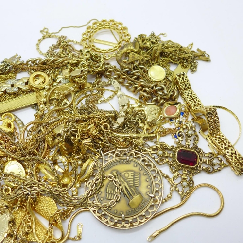 904 - Gold tone jewellery