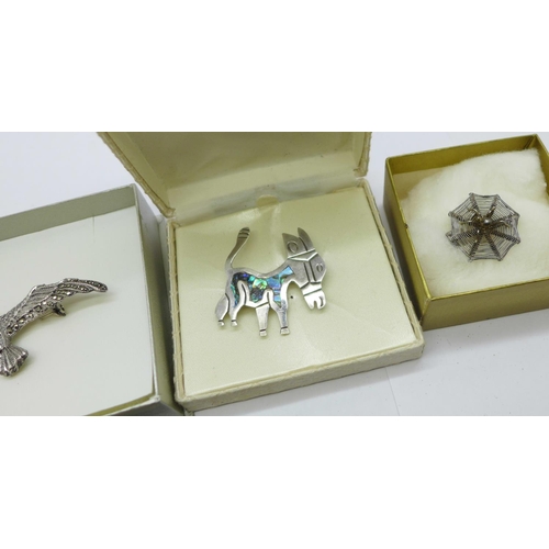 929 - Five silver brooches, spider brooch a/f