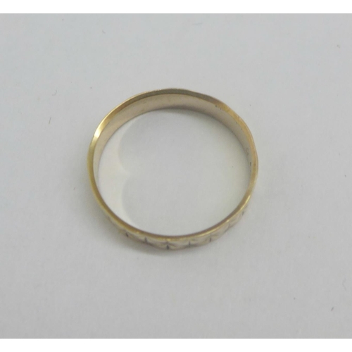 963 - A 9ct gold wedding ring, 2.4g, Q