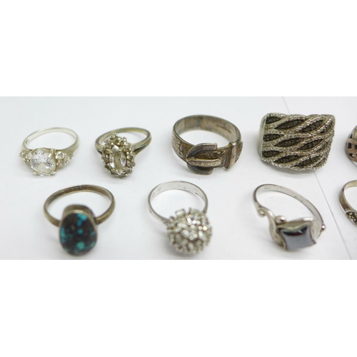 995 - Nine silver rings and a plated ring, two a/f