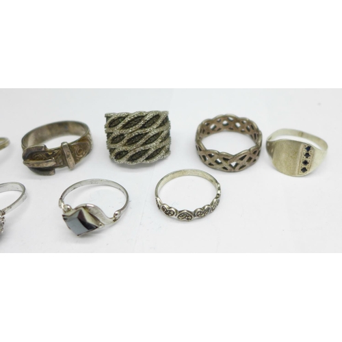 995 - Nine silver rings and a plated ring, two a/f