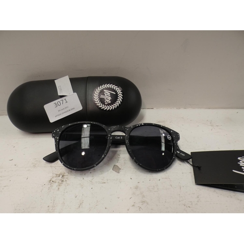 3071 - Pair of Hype Kid's Sunglasses (225 - 41 ) * This lot is subject to VAT