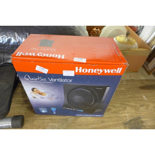 2246 - Honeywell black oscillating desk fan - new & unused, boxed