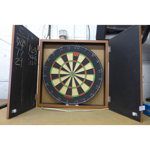 2069 - Dart board in case