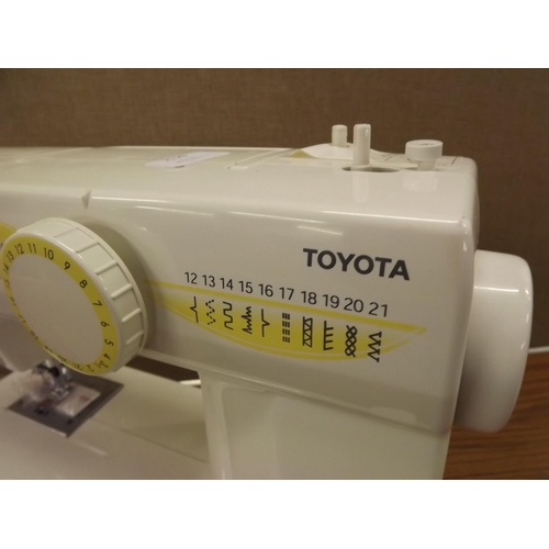 2129 - Toyota RS2000 Series sewing machine with foot pedal - W