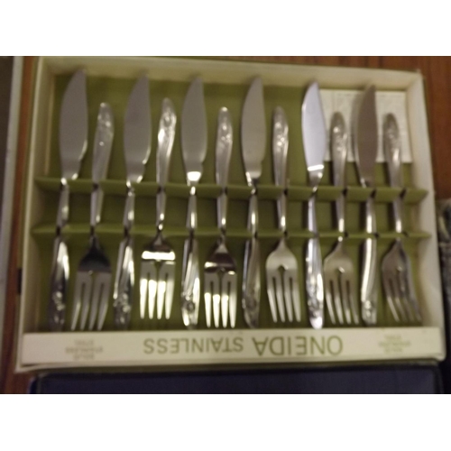 2130 - Collection of cutlery sets