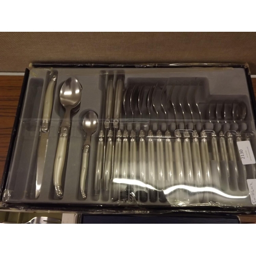 2130 - Collection of cutlery sets