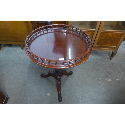 150 - A Chippendale Revival mahogany gallery top tripod table