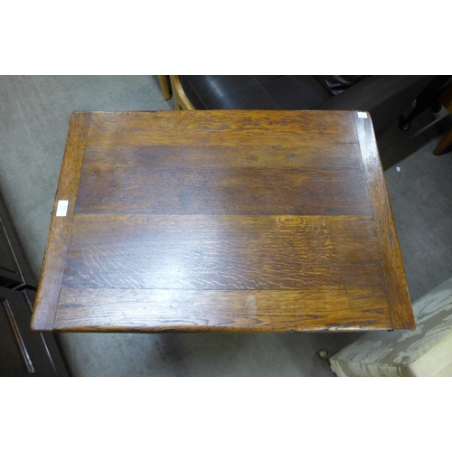 151 - An Ipswich oak dwarf sized draw-leaf table