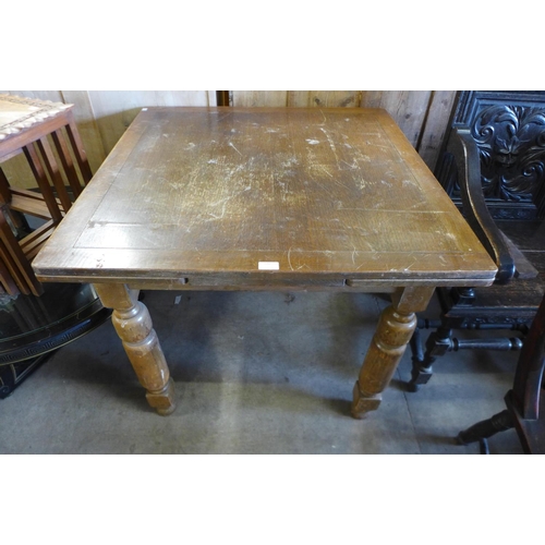 170 - An oak draw-leaf table