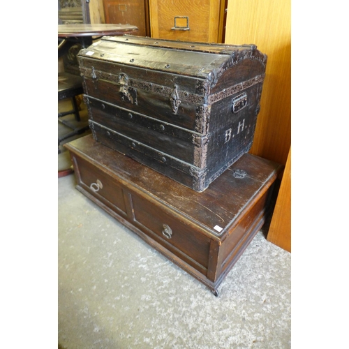 177 - An early 20th Century dome topped steamer trunk and an oak under bed box