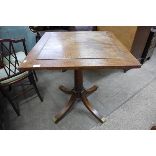 207 - An oak pub table