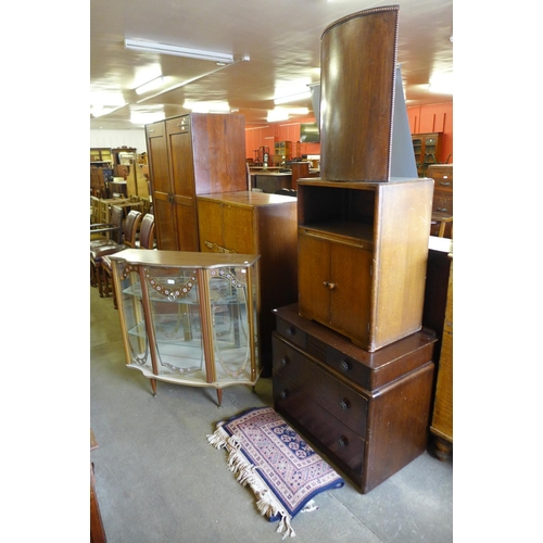 218 - An oak wardrobe, a tallboy, chest of drawers, etc. (7)