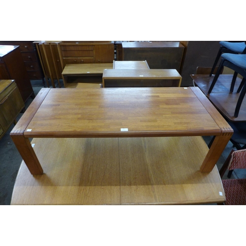 85 - A Danish style teak coffee table