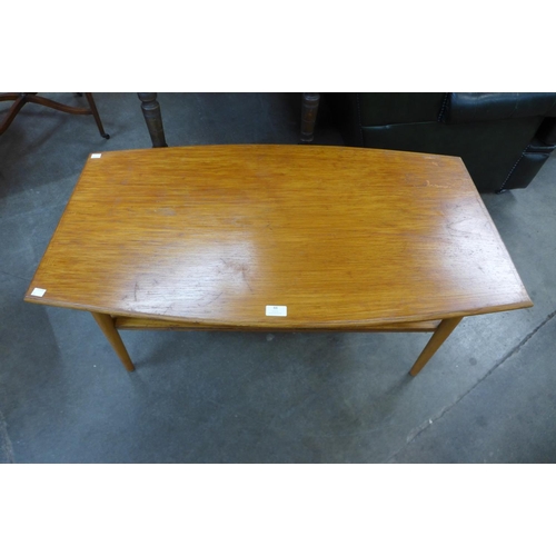 88 - A teak coffee table