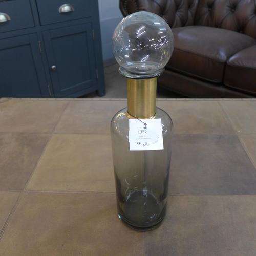 Lot 1373      