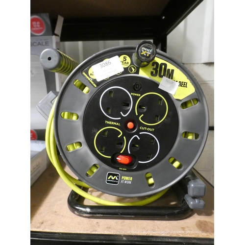 3086 - Masterplug 30M Cable Reel with bracket (227-253) * This lot is subject to VAT