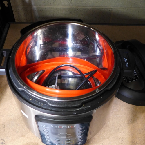 3098 - Instant Pot Duo 9 In 1 cooker   (227-243) * This lot is subject to VAT