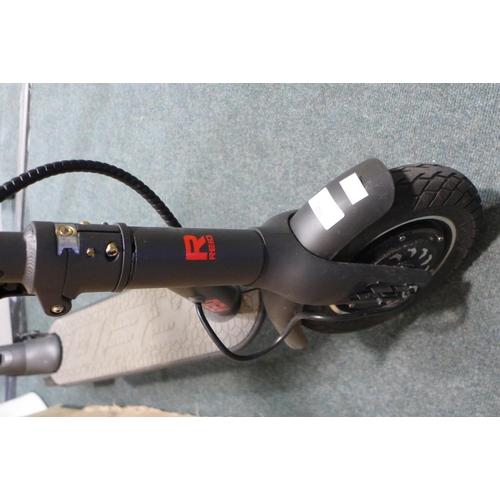 3160 - Reid Electric Scooter Evo, no charging lead RRP £389.99 + vat (227-163) * This lot is subject to VAT