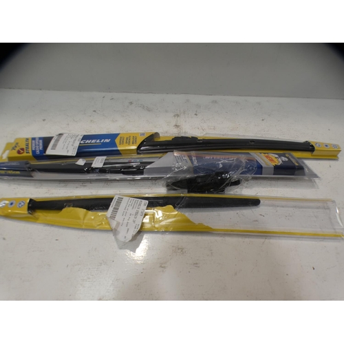 Lot 3203      