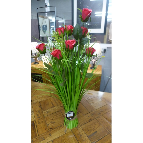 1389 - A 70cm sheaf of red roses (2605210)   #