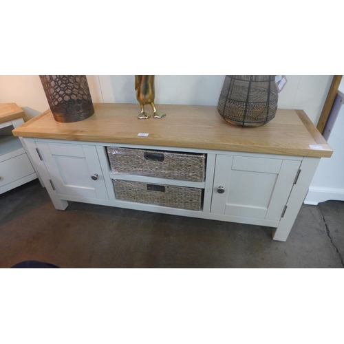 1412 - A Bergen cream painted oak TV unit (NTP-LTV-B)  *This lot is subject to VAT