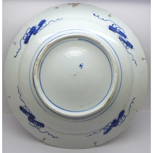 613 - A large Imari dish, rim restored, 31cm