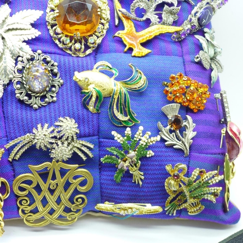 690 - A collection of forty costume brooches and a sporran, boxed