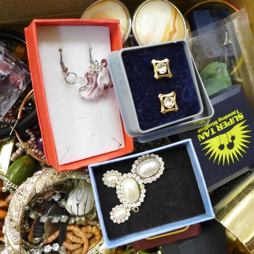 713 - A collection of costume jewellery and a casket