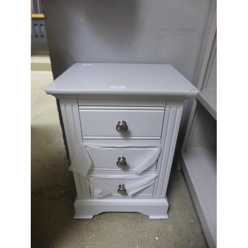 1689 - A Florence white painted three drawer chest Damaged to corner (SW-3DC-W)   *This lot is subject to V... 