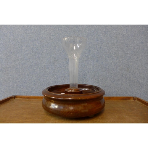 394 - An oak fruit bowl/centrepiece