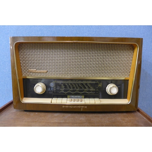 407 - A vintage Grundig radio