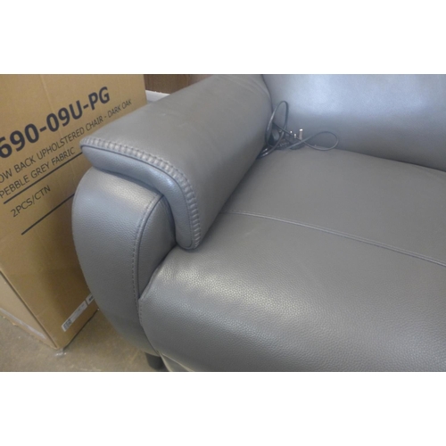 1572 - A Barratt three seater leather power reclining sofa, RRP £1041.65 ( 4057-18 ) * this lot is subject ... 