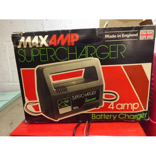 2030 - Bag of battery chargers/engine starters (Pro User, Max Amp & Absaar)