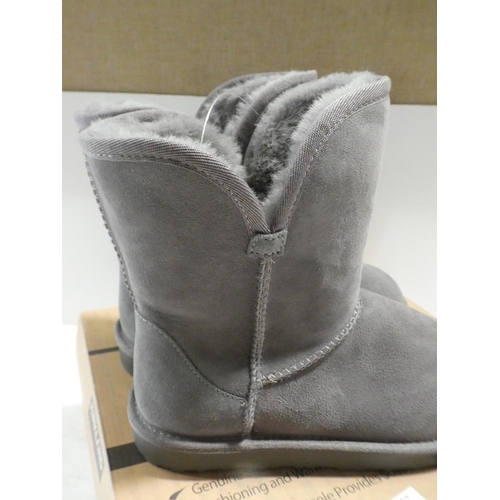 3068 - A pair of lady's Kirkland Signature grey sheepskin boots, size 5 * this lot is subject to VAT