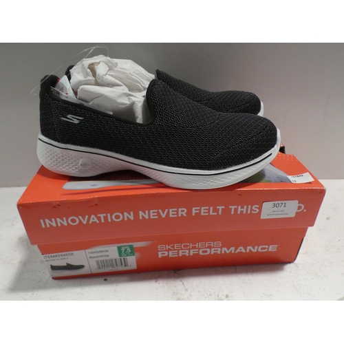 3071 - A pair of ladies Skechers Go Walk 4 trainers, size 4.5 * this lot is subject to VAT