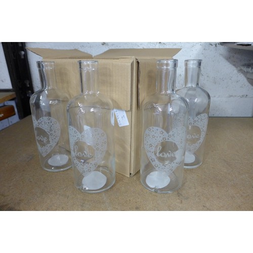 2085 - 36 Bottle vases