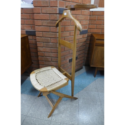 43 - A teak gentleman's valet stand/seat