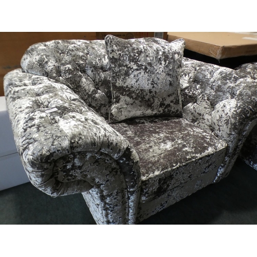 3040 - Crushed velvet buttoned fabric armchair *this lot is subject to vat