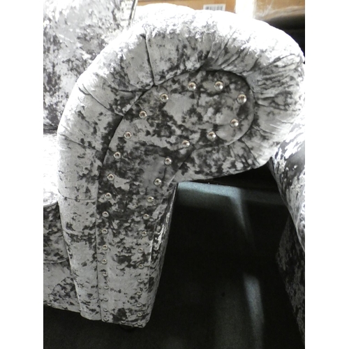 3040 - Crushed velvet buttoned fabric armchair *this lot is subject to vat