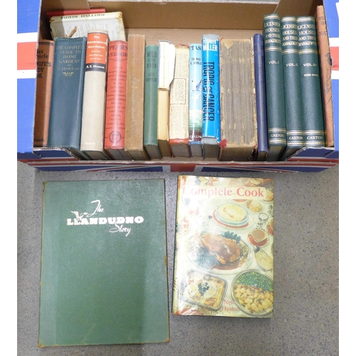 1140 - A box of books including three volumes, Licensed Houses and their management **PLEASE NOTE THIS LOT ... 