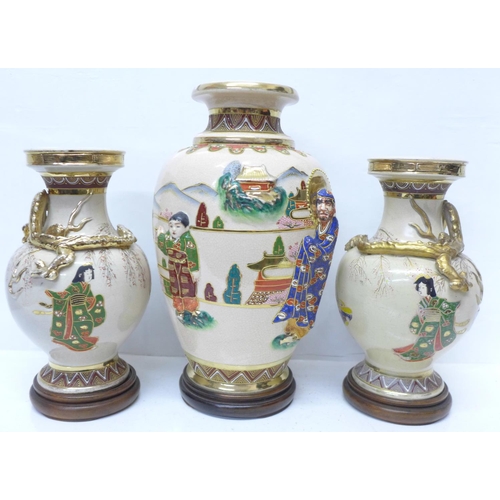 602 - Three Japanese vases on stands, (2+1), tallest 31cm