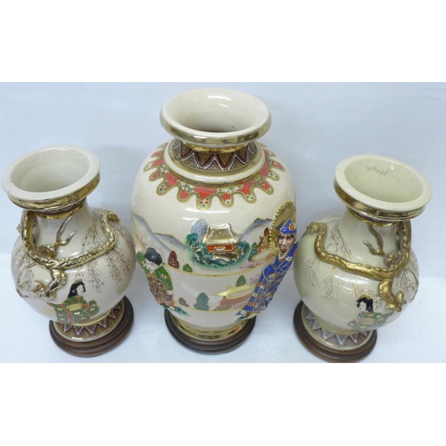 602 - Three Japanese vases on stands, (2+1), tallest 31cm