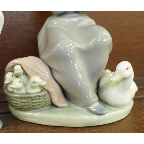 606 - Four Lladro figurines, 'Ducks Seller' (1267), designer Juan Huerta, designed 1974, retired 1994, 20c... 