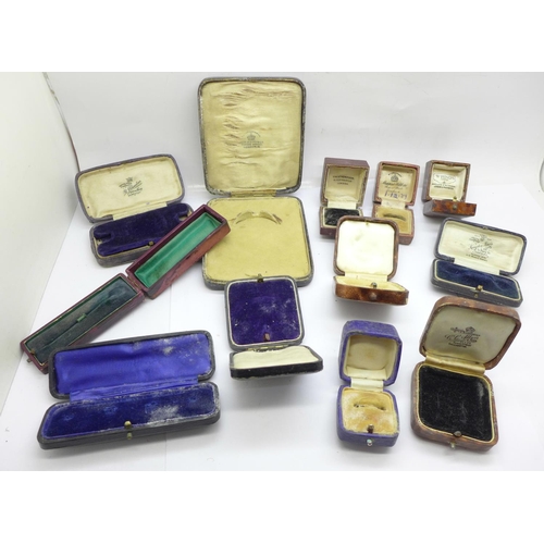 669 - Twelve jewellery and ring boxes